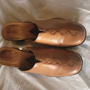 Clarks England Cashmere Curtis Medium Tan Leather Clog Block heel Size 10